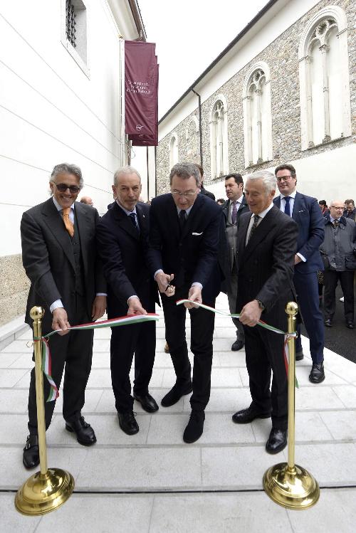 Alberto Morgante (Presidente Fondazione San Daniele), Paolo Menis (Sindaco San Daniele), Sergio Bolzonello (Vicepresidente Regione FVG e assessore Attività produttive) e Giuseppe Villani (Presidente Consorzio Prosciutto San Daniele) inaugurano la nuova sede del Consorzio del Prosciutto di San Daniele in via Ippolito Nievo 19 - San Daniele del Friuli 31/03/2016 (Foto Luca d'Agostino / Phocus Agency © 2016)