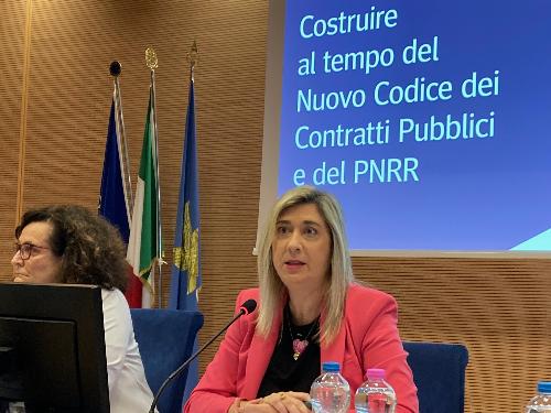L'assessore regionale a Infrastrutture e territorio Cristina Amirante al seminario sugli appalti pubblici