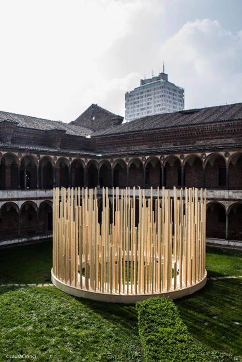 L'installazione "Radura" progettata dall'architetto Stefano Boeri. Cortile della Farmacia Ca' Granda all'interno dell'Università Statale di Milano (Foto Laura Cionci) 