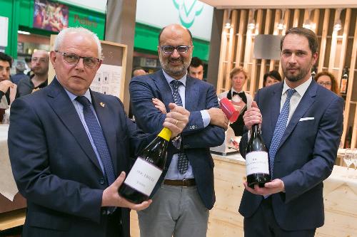 Cristiano Shaurli (Assessore regionale Risorse agricole e forestali) all'inaugurazione dello stand del Friuli Venezia Giulia al 50° Vinitaly - Verona 10/04/2016