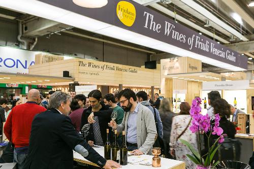 Stand del Friuli Venezia Giulia al 50° Vinitaly - Verona 10/04/2016