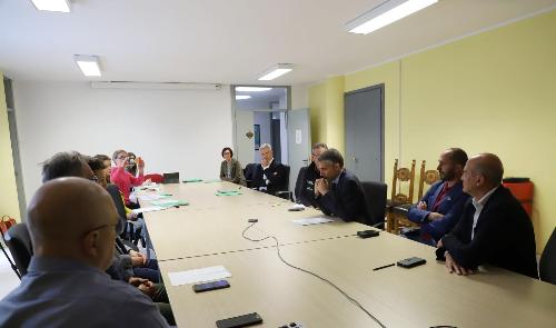 Una fase dell'incontro svoltosi oggi a Tolmezzo alla presenza dell'assessore regionale alle Autonomie locali Pierpaolo Roberti