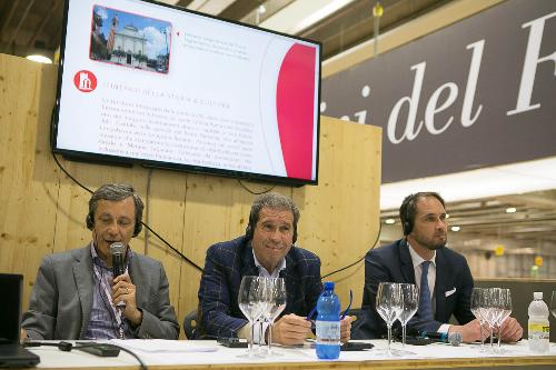 Cristiano Shaurli (Assessore regionale Risorse agricole e forestali) al dibattito "La Riviera friulana, terra di eccellenze" nello stand del Friuli Venezia Giulia al 50° Vinitaly - Verona 10/04/2016