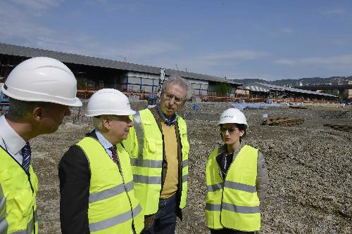 Vittorio Zollia (Vicepresidente Provincia Trieste), Umberto Laureni (Assessore Ambiente Comune Trieste) e Sara Vito (Assessore regionale Ambiente ed Energia) durante il sopralluogo al cantiere del Depuratore di Servola - Trieste 11/04/2016