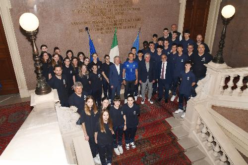 Foto di gruppo della delegazione di volley ricevuta oggi a Trieste dalla Regione 