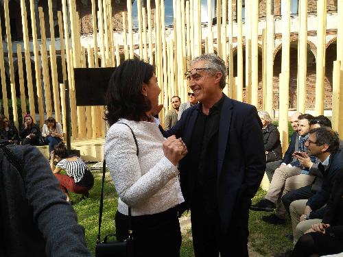 Mariagrazia Santoro (Assessore regionale Infrastrutture e Territorio) e Stefano Boeri (Architetto progettista installazione) all'inaugurazione di "Radura", nel Cortile della Farmacia Ca' Granda all'interno dell'Università Statale - Milano 12/04/2016