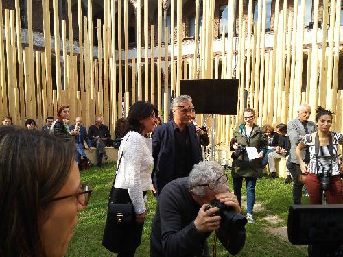 Mariagrazia Santoro (Assessore regionale Infrastrutture e Territorio) e Stefano Boeri (Architetto progettista installazione) all'inaugurazione di "Radura", nel Cortile della Farmacia Ca' Granda all'interno dell'Università Statale - Milano 12/04/2016