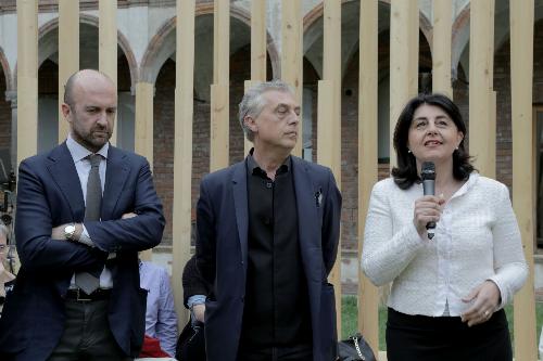 Michele Morgante (Presidente Innova FVG), Stefano Boeri (Architetto progettista installazione) e Mariagrazia Santoro (Assessore regionale Infrastrutture e Territorio) all'inaugurazione di "Radura", nel Cortile della Farmacia Ca' Granda all'interno dell'Università Statale - Milano 12/04/2016 (Foto Alessandra Atzori)