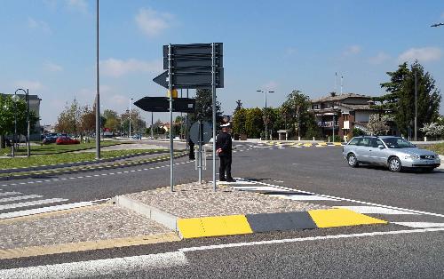 La rotonda al km 92+200 della strada statale 14, in corrispondenza dell'ingresso Est di Muzzana e dell'intersezione con la strada provinciale in direzione di Carlino e Marano e con la provinciale verso Castions di Strada in direzione Udine - Muzzana del Turgnano 12/04/2016