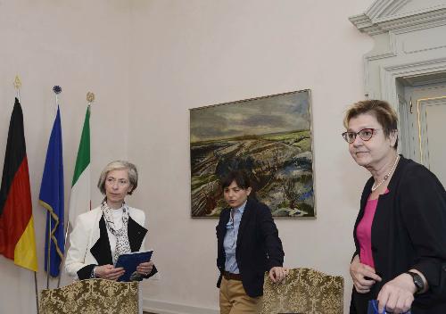 Paola Nardini (Console onorario Germania a Venezia), Debora Serracchiani (Presidente Regione Friuli Venezia Giulia) e Jutta Wolke (Console generale Germania a Milano) - Trieste 18/04/2016