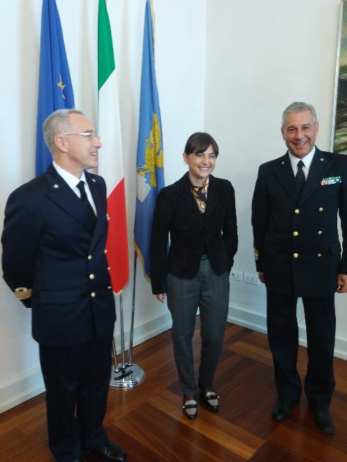Luca Sancilio (Nuovo direttore marittimo FVG), Debora Serracchiani (Presidente Regione Friuli Venezia Giulia) e Goffredo Bon (Comandante uscente) - Trieste 22/04/2016