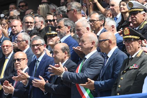 L'assessore regionale alla Sicurezza Pierpaolo Roberti (secondo da sinistra) al giuramento del 225° Corso di Formazione per Allievi Agenti della Polizia di Stato, svoltosi alla Scuola di Polizia Vincenzo Raiola di Trieste.