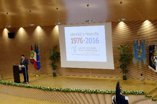 Franco Iacop (Presidente Consiglio regionale) interviene alla seduta straordinaria del Consiglio regionale del Friuli Venezia Giulia, nell'Auditorium della Regione - Udine 06/05/2016