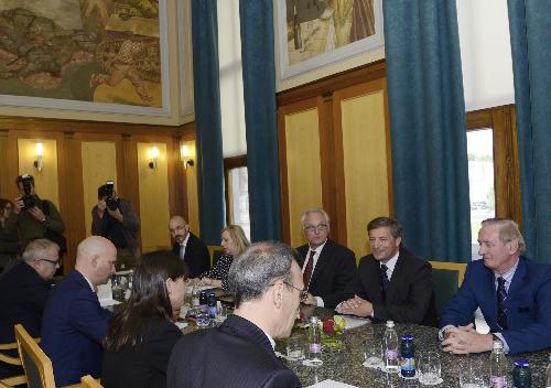 Debora Serracchiani (Presidente Regione Friuli Venezia Giulia) e Paolo Trichilo (Ambasciatore d'Italia a Lubiana) incontrano Karl Viktor Erjavec (Vicepremier e ministro Affari Esteri Repubblica di Slovenia) e Gorazd Zmavc (Ministro per gli Sloveni all'Estero) in Municipio - Nova Gorica (SLO) 10/05/2016