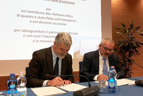 Firma della Convenzione tra Regione Friuli Venezia Giulia e Soprintendenza Belle Arti e Paesaggio del Friuli Venezia Giulia per la salvaguardia dei beni culturali in caso di terremoto, nell'ambito del convegno "Ricostruire la memoria. Il patrimonio culturale del Friuli a quarant'anni dal terremoto", nell'Auditorium della Regione Friuli Venezia Giulia - Udine 11/05/2016