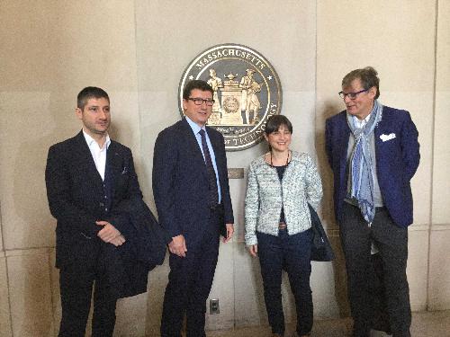 Matteo Tonon (Presidente Confindustria Udine), Nicola De Santis (Console generale d'Italia a Boston), Debora Serracchiani (Presidente Regione Friuli Venezia Giulia) e Giovanni Da Pozzo (Presidente CCIAA Udine) nella sede del Massachusetts Institute of Technology (MIT) - Boston 17/05/2016