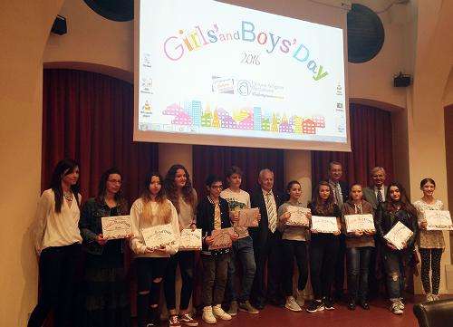 Consegna degli attestati dell'iniziativa "Girls and Boys day", promossa dall'Unione Artigiani in collaborazione con la Regione Friuli Venezia Giulia e la Camera di Commercio, nell'Auditorium della Regione - Pordenone 24/05/2016