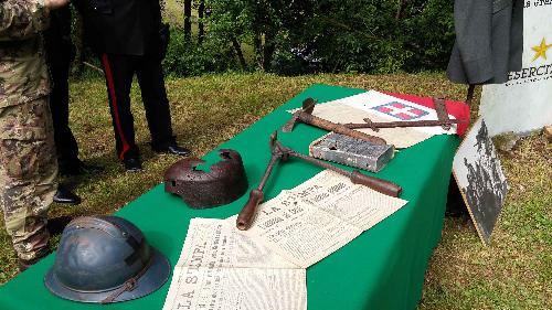 Info-point allestito dal 4° Reggimento Genova Cavalleria alla cerimonia in memoria dei Caduti della Grande Guerra (iniziativa "L'Esercito combatte" organizzata dall'Esercito Italiano) - Cimitero Austroungarico di Prosecco (TS) 24/05/2016