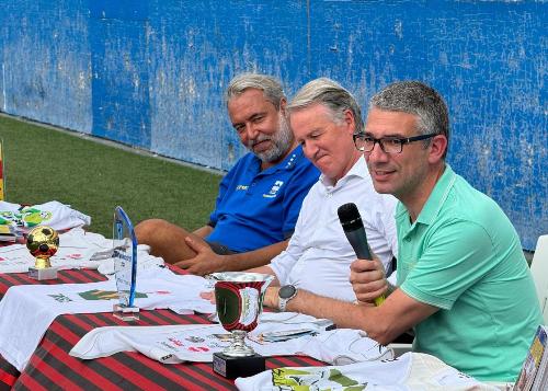 Un momento della premiazione che si è svolta a Trieste sul campo del San Giovanni.