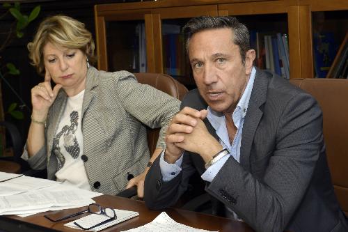 Maria Sandra Telesca (Assessore regionale Salute, Integrazione socio-sanitaria, Politiche sociali e Famiglia) e Flavio Paoletti (Presidente IPASVI Trieste) nella sede della direzione centrale Salute della Regione FVG - Trieste 28/06/2016