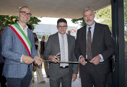 Gianluca Maiarelli (Sindaco Tavagnacco), Simone Puksic (Presidente Insiel S.p.A.) e Paolo Panontin (Assessore regionale Sistemi informativi) all'inaugurazione della nuova sede di Insiel - Feletto Umberto (UD) 28/06/2016 (Foto Insiel S.p.A.)