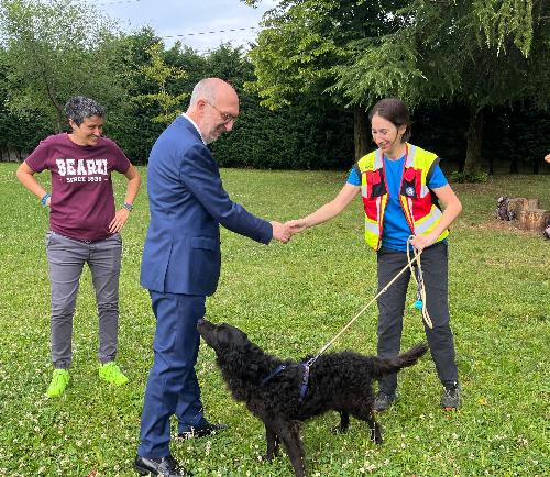 L'assessore alla Salute con delega alla Protezione civile del Friuli Venezia Giulia, Riccardo Riccardi, incontra le squadre cinofile per il soccorso.