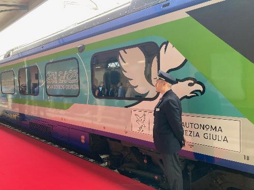 Il nuovo treno regionale modello Blues con la livrea GO!2025