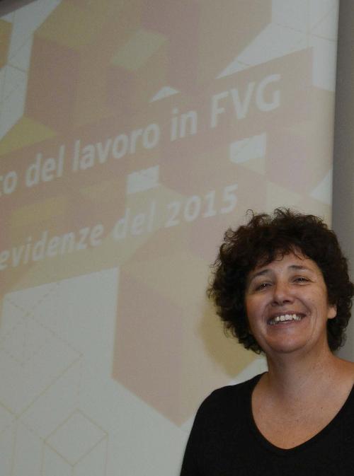 Loredana Panariti (Assessore regionale Lavoro, Formazione, Istruzione, Pari Opportunità, Politiche giovanili, Ricerca e Università) alla presentazione de "Il mercato del lavoro in FVG. Principali evidenze del 2015", nella Sala Tessitori del Consiglio regionale - Trieste 30/06/2016