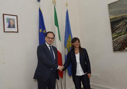 Giuseppe Manzo (Ambasciatore d'Italia a Belgrado) e Debora Serracchiani (Presidente Regione Friuli Venezia Giulia) nella sede della Regione - Trieste 08/07/2016