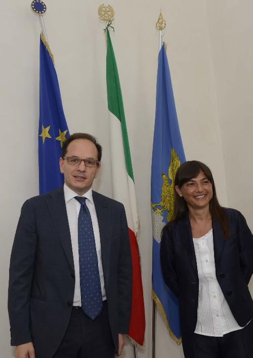 Giuseppe Manzo (Ambasciatore d'Italia a Belgrado) e Debora Serracchiani (Presidente Regione Friuli Venezia Giulia) nella sede della Regione - Trieste 08/07/2016
