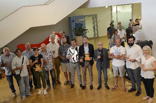 Franco Iacop (Presidente Consiglio regionale), Cristiano Shaurli (Assessore regionale Risorse agricole e forestali), Mauro Nalato (Autore) e produttori alla presentazione del libro "Vini macerati nati in FVG" - Udine 11/07/2016