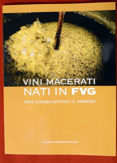Copertina del libro "Vini macerati nati in FVG" di Mauro Nalato - Udine 11/07/2016