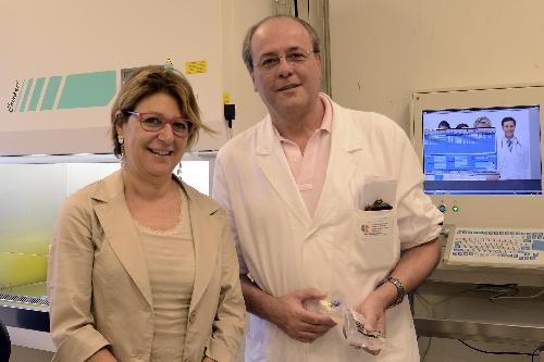 Maria Sandra Telesca (Assessore regionale Salute) e Paolo Schincariol (Direttore sanitario Farmacia) all'inaugurazione dell'Unità Farmaci Antiblastici / UFA all'Ospedale Maggiore - Trieste 14/07/2016