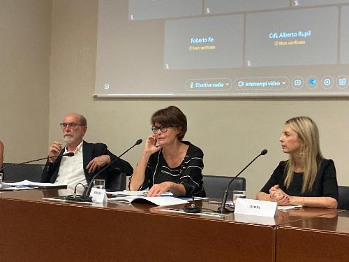 L’assessore regionale a Lavoro, formazione, istruzione, università, ricerca e famiglia Alessia Rosolen (al centro) alla presnetazione del quinto Rapporto sulle libere professioni in Friuli Venezia Giulia a cura di Confprofessioni.
