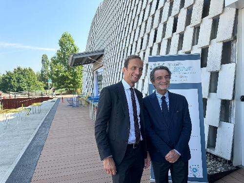Il governatore della Regione Friuli Venezia Giulia Massimiliano Fedriga con il presidente della Regione Lombardia Attilio Fontana a Milano in occasione del convegno svoltosi all'Innovation District