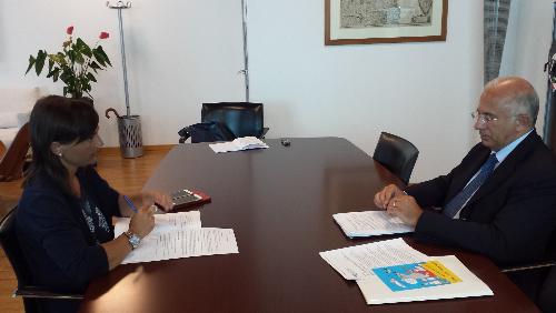 Debora Serracchiani (Presidente Friuli Venezia Giulia) e Gianluigi Scannapieco (direttore generale IRCCS materno infantile Burlo Garofolo), nella sede della Regione – Udine 19/08/2016