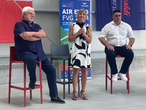 L’assessore regionale alle Finanze Barbara Zilli tra l'imprenditore Gabriele Lauldi (a sx) e il sindaco di Osoppo Lorenzo Tiepolo
