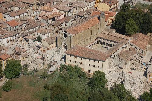 La Chiesa di San Francesco in mezzo al paese devastato dal terremoto - Amatrice (RI) 27/08/2016