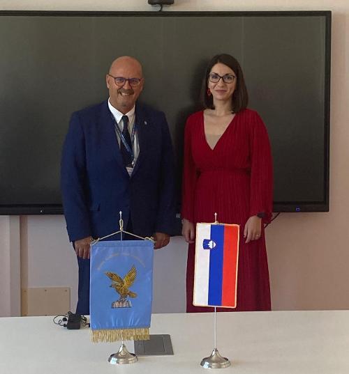 L'assessore regionale ai Sistemi informativi Sebastiano Callari con Emilija Stojmenova Duh ministro della Trasformazione digitale della Repubblica di Slovenia.