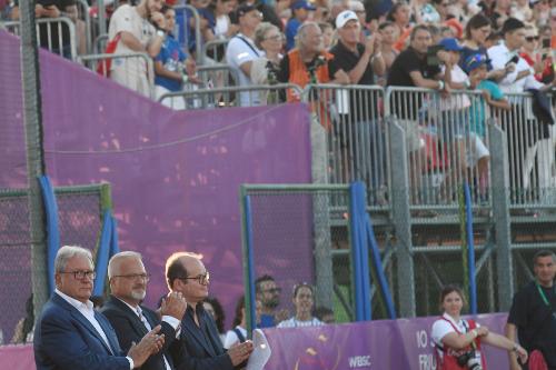 Il vicegovernatore Mario Anzil alla cerimonia di apertura della Coppa del mondo di Softball a Castions di Strada