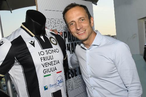 Il governatore della Regione Massimiliano Fedriga alla presentazione delle nuove divise di gioco dell'Udinese calcio