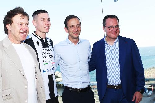 Una fase della presentazione delle nuove divise di gioco dell'Udinese calcio