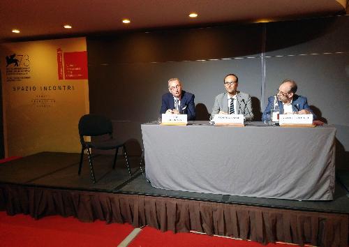 Sergio Bolzonello (Vicepresidente Regione FVG e assessore Attività produttive, Turismo e Cooperazione), Federico Caner (Vicepresidente Regione Veneto) e Gianni Torrenti (Assessore regionale Cultura, Sport e Solidarietà) alla conferenza stampa sul ruolo di FVG Film Commission, nello spazio incontri dell'Hotel Excelsior nell'ambito della Mostra internazionale d'Arte cinematografica - Venezia 05/09/2016