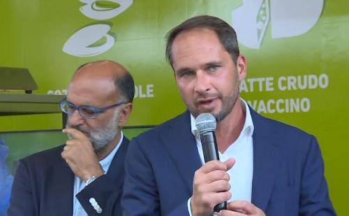 Paolo Stefanelli (Direttore ERSA) e Cristiano Shaurli (Assessore regionale Risorse agricole e forestali) all'inaugurazione dello stand dell'ERSA a Friuli DOC - Udine 08/09/2016