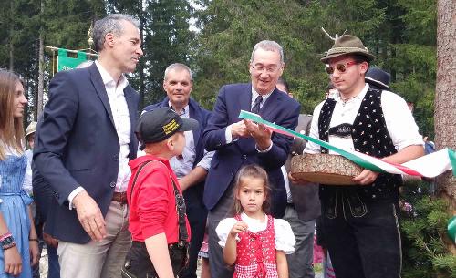 Boris Preschern (Sindaco Malborghetto-Valbruna) e Sergio Bolzonello (Vicepresidente Regione FVG e assessore Attività produttive, Turismo e Cooperazione) all'inaugurazione del Sentiero degli Alberi di Risonanza (The Forest Sound Track) - Malborghetto-Valbruna 10/09/2016