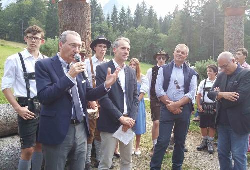 Sergio Bolzonello (Vicepresidente Regione FVG e assessore Attività produttive, Turismo e Cooperazione) e Boris Preschern (Sindaco Malborghetto-Valbruna) all'inaugurazione del Sentiero degli Alberi di Risonanza (The Forest Sound Track) - Malborghetto-Valbruna 10/09/2016