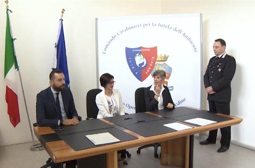 Sara Vito (Assessore regionale Ambiente ed Energia) al Tavolo della firma del Protocollo di collaborazione per controlli ambientali con il NOE dei Carabinieri - Udine 15/09/2016