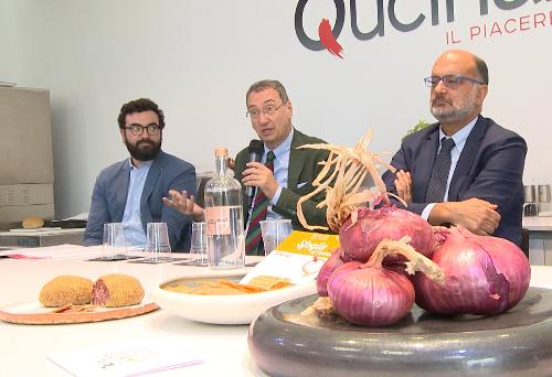 Max Plett (Presidente Slow Food FVG), Sergio Bolzonello (Vicepresidente Regione FVG e assessore Attività produttive, Turismo e Cooperazione) e Paolo Stefanelli (Direttore ERSA) alla presentazione delle iniziative di ERSA e PromoTurismo FVG per "Il Salone del Gusto" di Torino, alla Scuola di Cucina Qucinando - Pordenone 20/09/2016