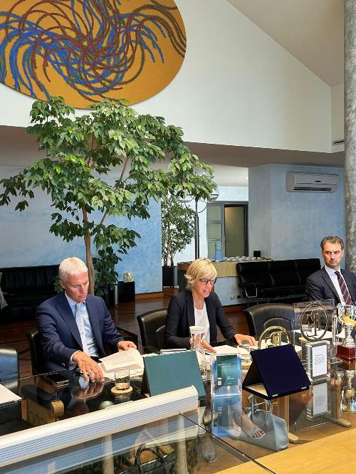 L'assessore regionale Barbara Zilli nel corso dell'assemblea dei soci di Friulia.
