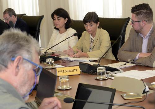 Sergio Bolzonello (Vicepresidente Regione FVG e assessore Attività produttive, Turismo e Cooperazione), Mariagrazia Santoro (Assessore regionale Infrastrutture e Territorio) e Debora Serracchiani (Presidente Regione Friuli Venezia Giulia) durante le audizioni delle Commissioni consiliari competenti sul progetto del comprensorio sciistico Pramollo-Nassfeld (II e IV) - Trieste 26/09/2016